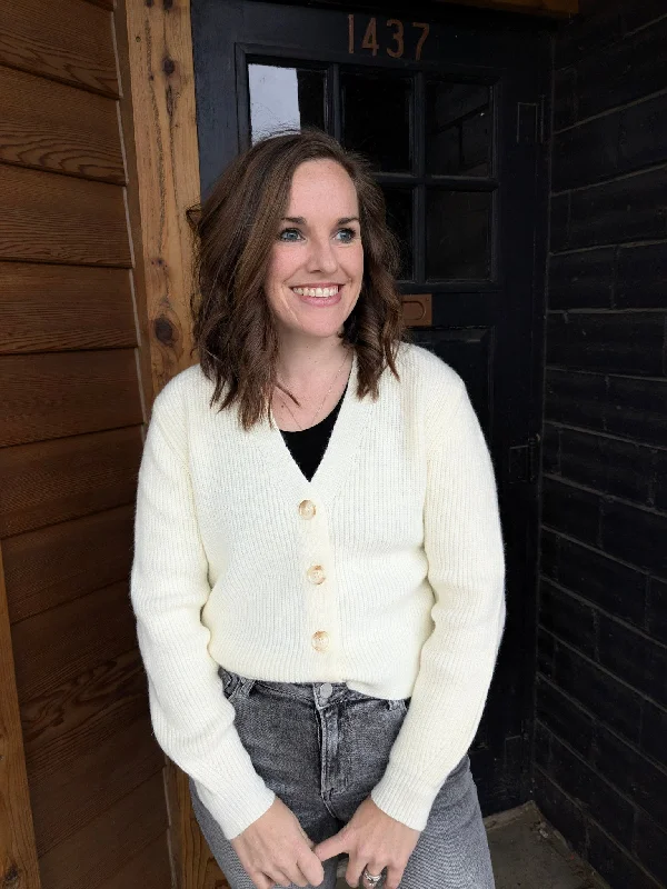 Short Button Down Cardigan - Ivory Fleece Cardigan Nylon Polyester Fleece Cardigan Nylon Polyester Short Button Down Cardigan - Ivory Fleece Cardigan Nylon Polyester Fleece Cardigan Nylon Polyester