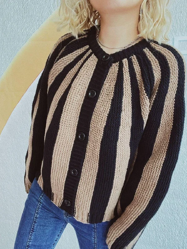 Contrast Stripes Button Down Long Sleeve Cardigan Mesh Blend Leather Blend Suede Blend Mesh Blend Leather Blend Suede Blend Contrast Stripes Button Down Long Sleeve Cardigan Mesh Blend Leather Blend Suede Blend Mesh Blend Leather Blend Suede Blend