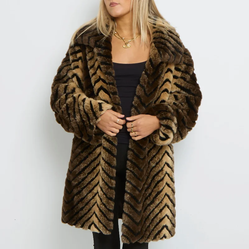 Zig Zag Pattern Faux Fur Oversize Coat- UK 16 Square Neck One-Shoulder Off-the-Shoulder