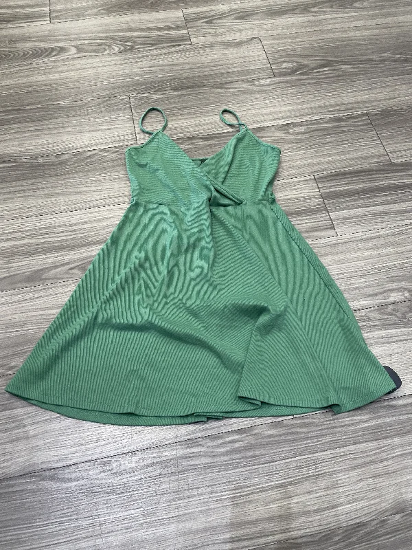Dress Casual Short By Wild Fable  Size: L